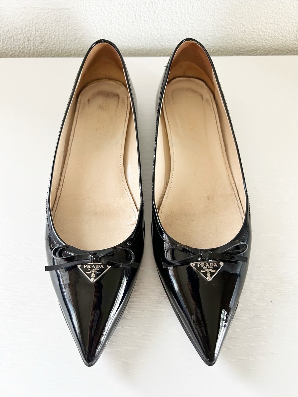 Prada Black Triangle Logo Patent Leather Ballet Flats Pointed Toe Bow Size EU 39 - Picture 2 of 14